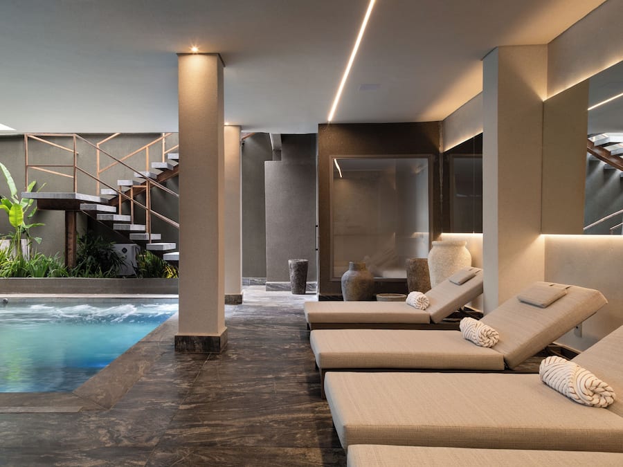 Indoor pool, pool loungers