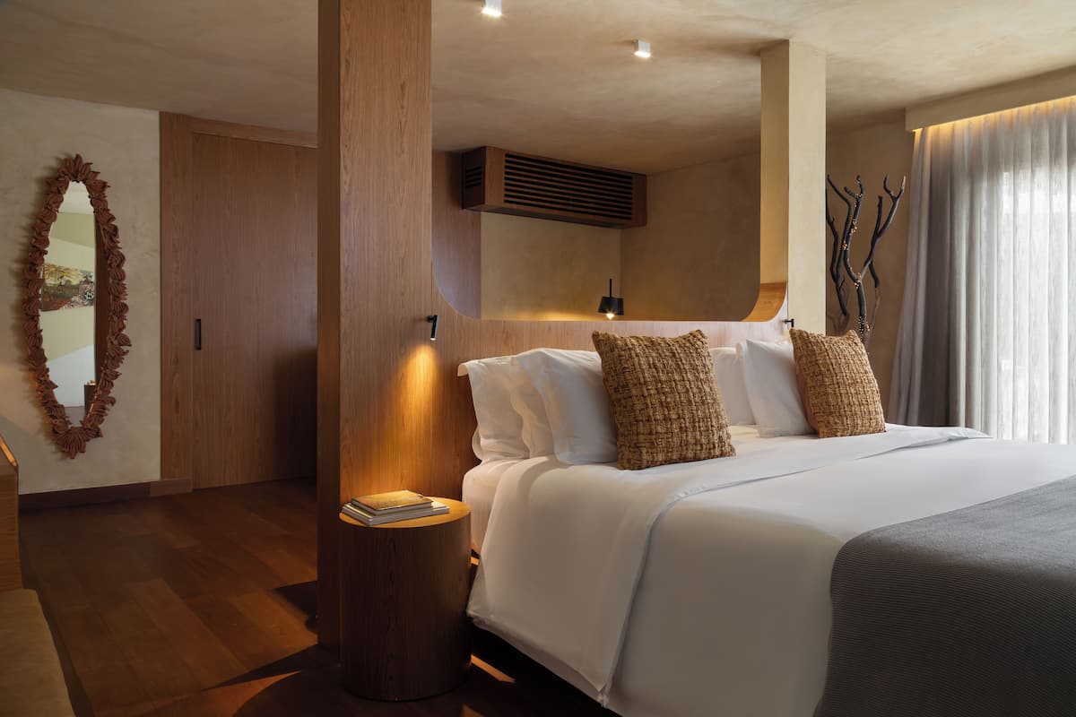 Caja de seguridad en la habitación y escritorio