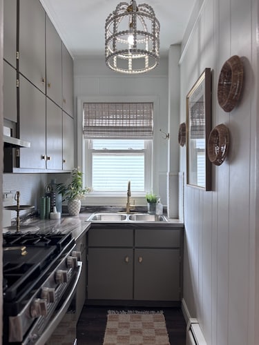 Designed for You - Beautifully Renovated 2 Bedroom