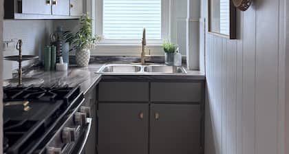 Designed for You - Beautifully Renovated 2 Bedroom