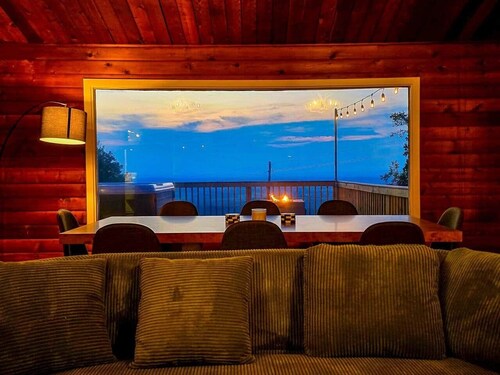 Iconic Chalet: Sauna • Hot Tub • Fire Pit • Plunge