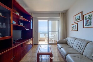 Basic Apartment | Living area - Your Stay by the Seaside in the Best Location of BC - Cets (Balneário Camboriú)