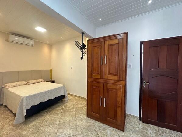 1 habitación, wifi y ropa de cama