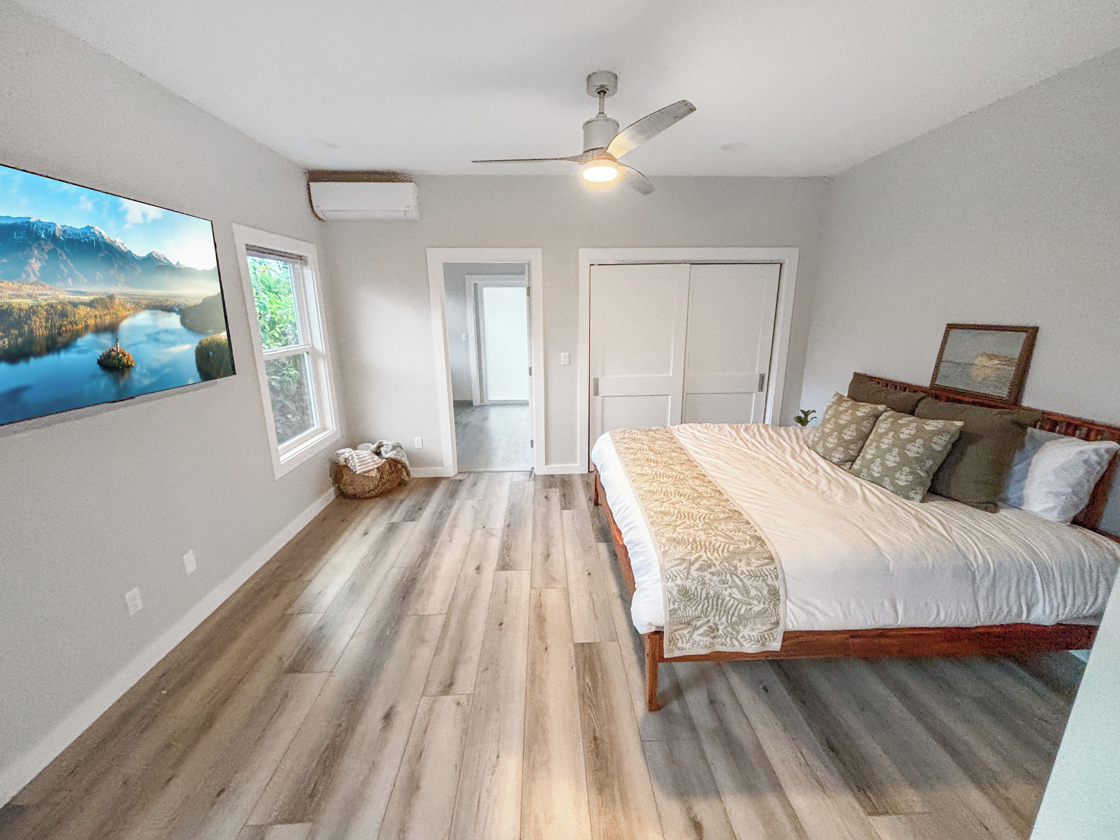 4 bedrooms, iron/ironing board, free WiFi, bed sheets