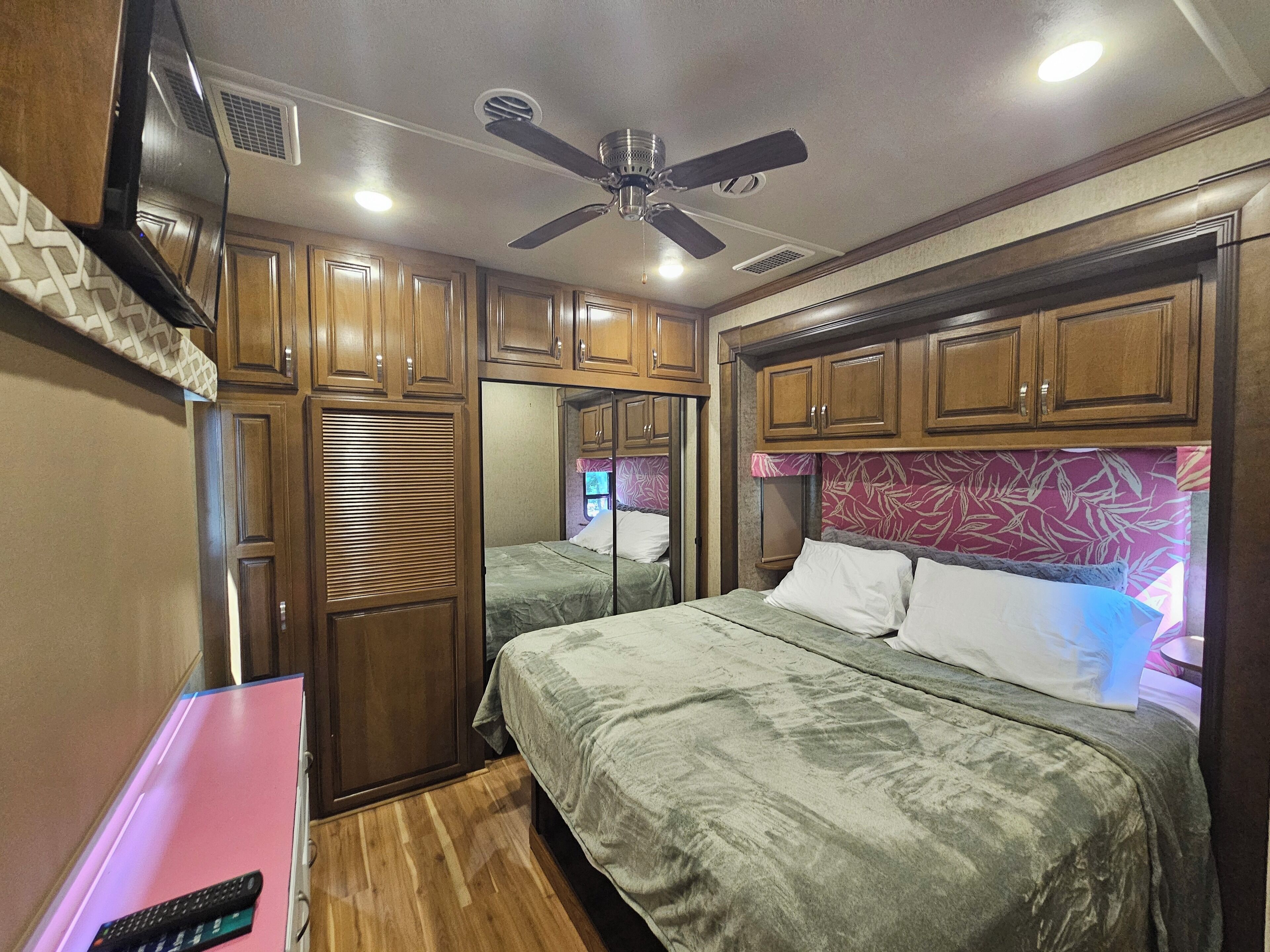 1 多间卧室、WiFi、床单