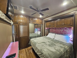 WiFi, bed sheets