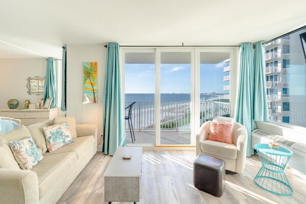 Condo, 1 King Bed (Estero Beach & Tennis 807-C) | Living area