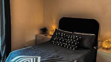 3 quartos, acesso à internet, roupa de cama