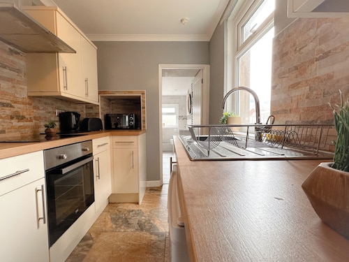 Mariposa House - Retreat in South Wales