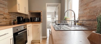 Mariposa House - Retreat in South Wales