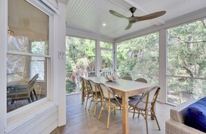 تناول الطعام بالخارج