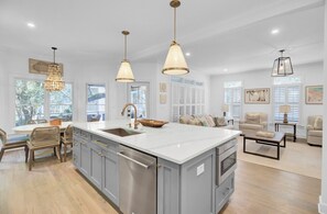 المنشأة من الداخل