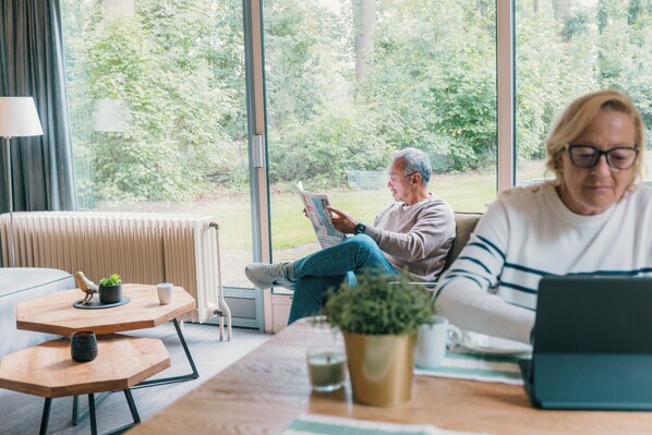 Interior - Enjoy a comfortable stay in the IJssel Comfort bungalow for 4 people at Vakantiepark de Sallandshoeve, surrounded by the beauty of Overijssels Salland nature. (Nieuw Heeten)