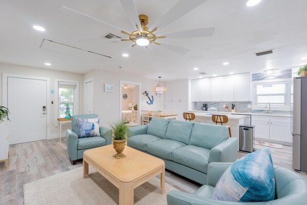 House, Multiple Beds (Beach Haven North 122) | Living area