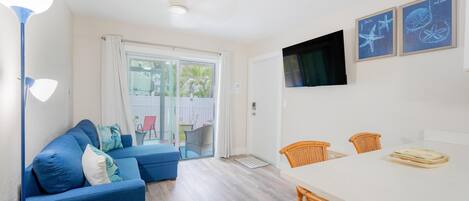 Casa, 1 cama Queen size y sofá cama (Beach Haven South 124) | Área de sala de estar