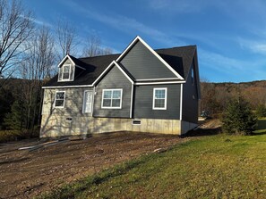 Exterior - New for 2026: Cooperstown DP 7BR Home Heated Pool, half a mile to Dreams Park (Milford)