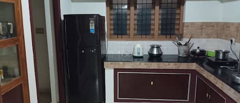 Fridge, stovetop, electric kettle, cookware/dishes/utensils