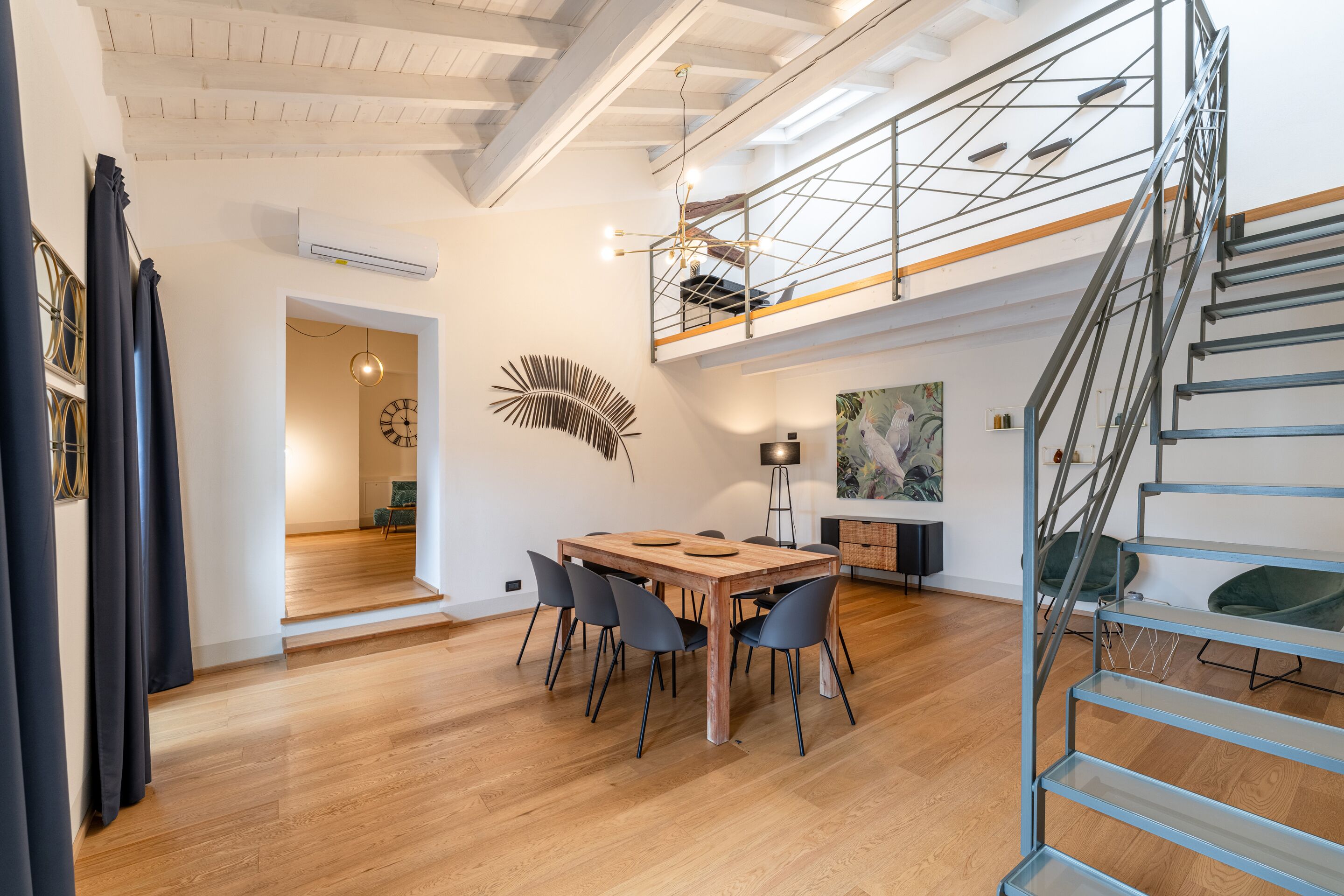 Appartamento Superior, 3 camere da letto | Area soggiorno | TV 30 pollici con canali satellitari