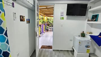 Double Room, 1 Queen Bed, Balcony | Laptop workspace, free WiFi