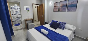 Traditional Room | Premium bedding, down duvets, individually decorated, desk - Posada Cedar Valley  (Providencia)