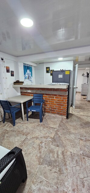 Apartament familiar | Sala d'estar | Televisor de 32 polzades amb canals digitals 