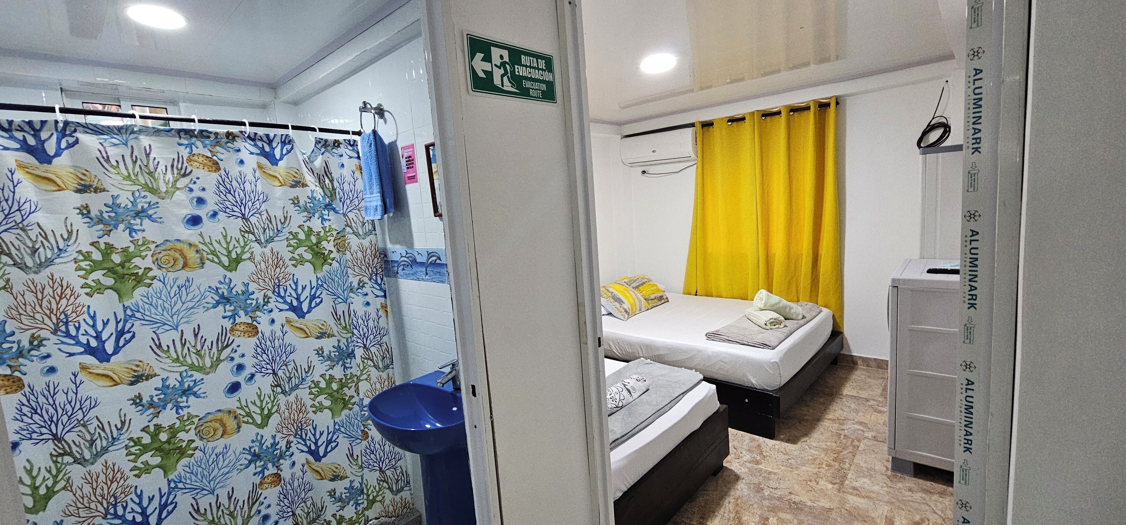 Apartamento familiar, varias camas | Ropa de cama de alta calidad, edredones de plumas, decoración individual