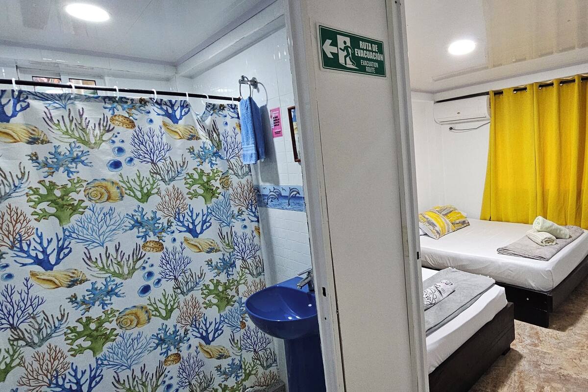 Apartamento familiar, varias camas | Ropa de cama de alta calidad, edredones de plumas, decoración individual