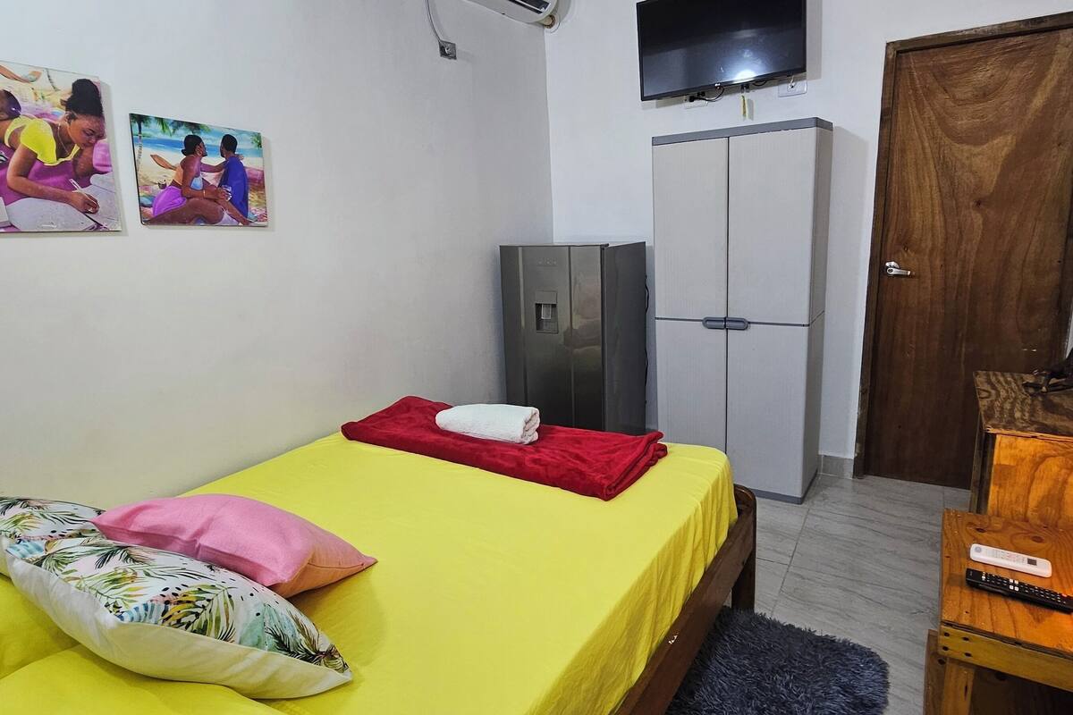 Habitación clásica | Ropa de cama de alta calidad, edredones de plumas, decoración individual