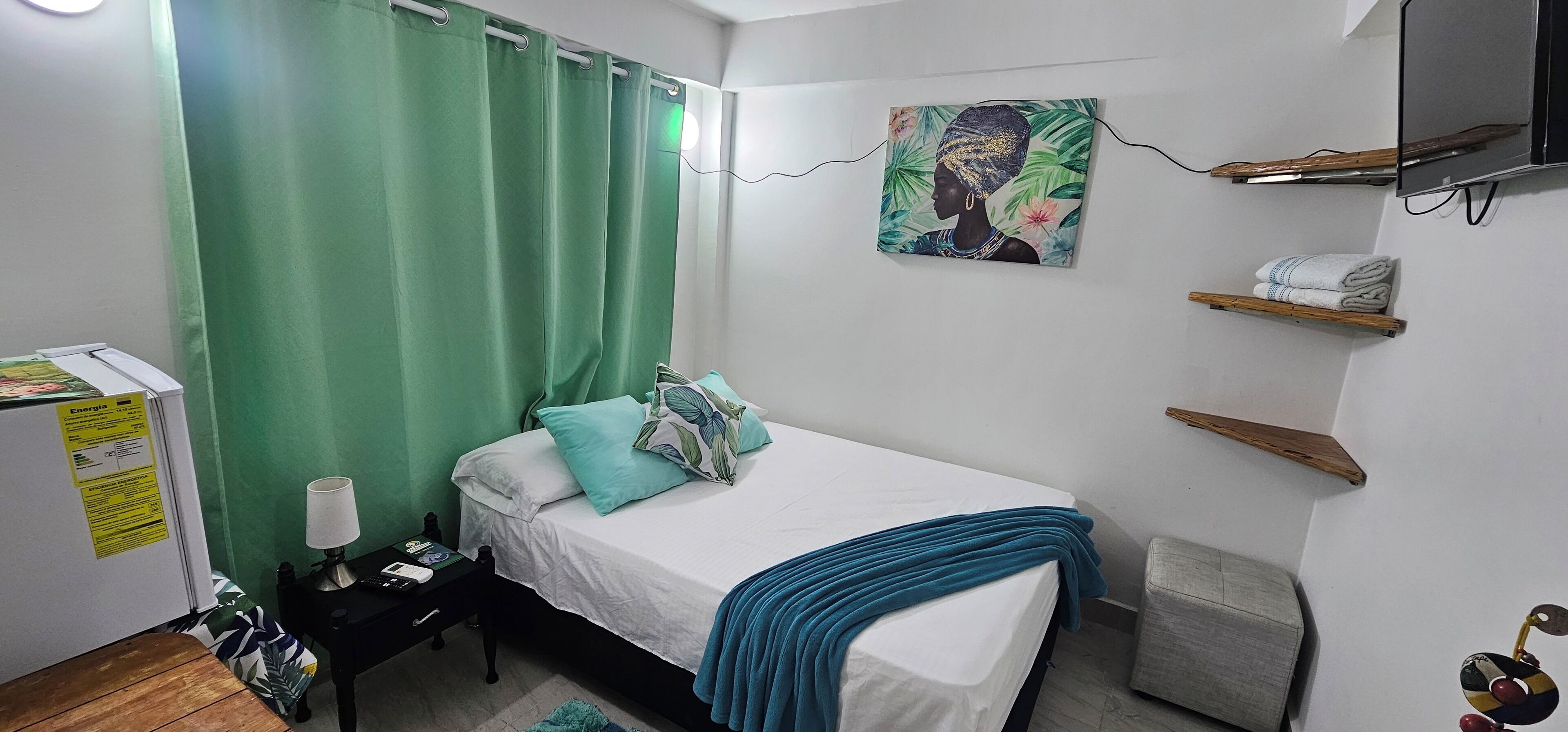 Habitación Confort | Ropa de cama de alta calidad, edredones de plumas, decoración individual