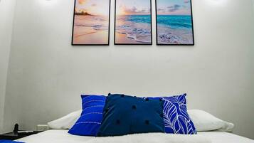 Phòng truyền thống | Bộ đồ giường cao cấp, chăn bông, trang trí khác biệt, bàn