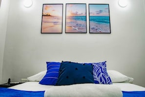 Traditional Room | Premium bedding, down comforters, individually decorated, desk - Posada Cedar Valley  (Providencia)