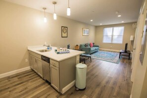 Interior - Unit 23 Comfy 1BR Apartment Long-term stays (Chelsea)