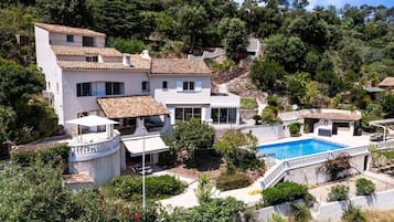 5 bedrooms