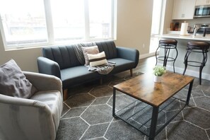 TV, offices - 25 Cozy 1BR Apartment Long-term stays (Chelsea)