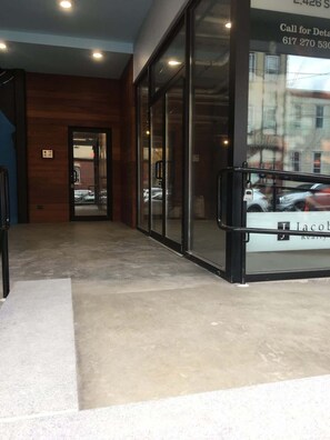 Exterior detail - 25 Cozy 1BR Apartment Long-term stays (Chelsea)