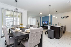 Dining - 4br/3ba Private Pool Storey Lake Resort Best Location Near Disney! (Kissimmee)