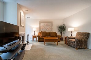 Living area - 4 Villas with Full Kitchen and Indoor Pool | Free Parking (French Lick)
