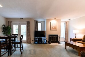 Living area - 4 Villas with Full Kitchen and Indoor Pool | Free Parking (French Lick)