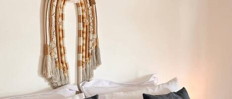 1 bedroom, internet, bed sheets