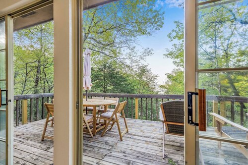 Lakefront Retreat • Cove Access • 5 Min to Marina