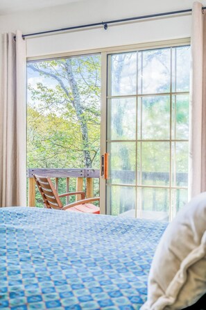 4 bedrooms, iron/ironing board, travel crib, free WiFi