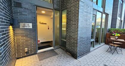 Modern Yorkdale Condo 2BR/Den -Yorkdale Mall Vibrant Toronto
