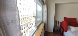 Appartement, fumeur, vue sur la ville | 1 chambre
