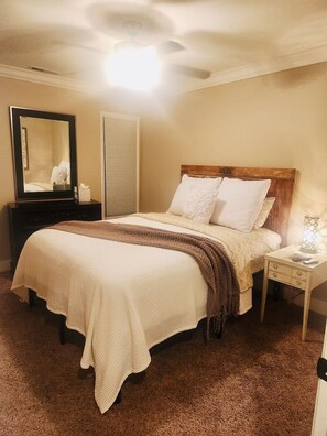 2 bedrooms, iron/ironing board, Internet, bed sheets