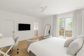 6 habitaciones, escritorio y tabla de planchar con plancha 