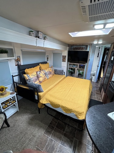 Cozy 1 bedroom RV, pet friendly in fantastic Aztec with Animas River access