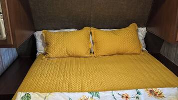 Iron/ironing board, free WiFi, bed sheets