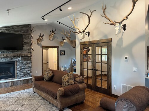 Lost Pines-Family-Friendly Mountain Retreat