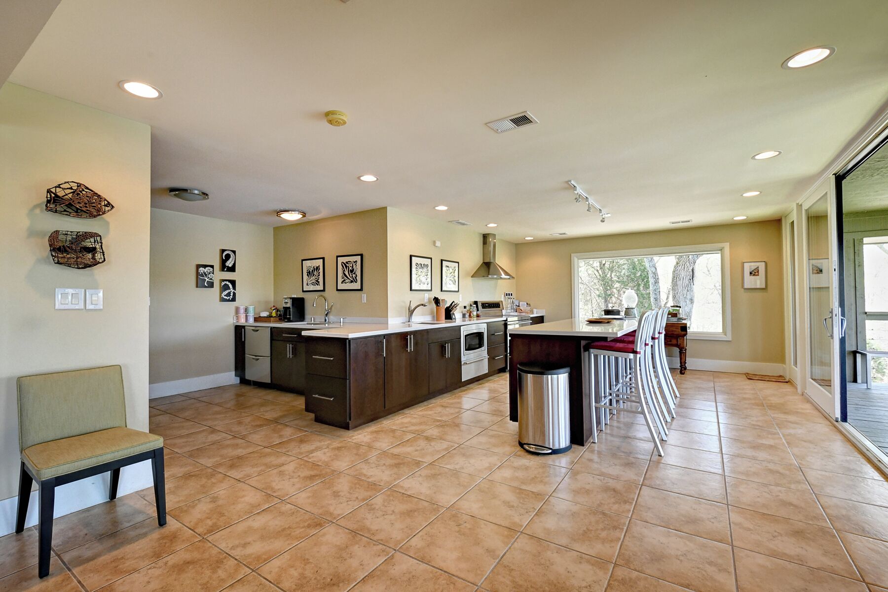 Microondas, horno, parrilla de estufa y lavavajillas 