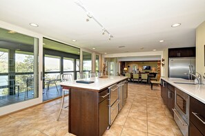 Microwave, oven, stovetop, dishwasher - Spacious waterfront lake house located 40 mins from downtown Louisville, KY (Brandenburg)